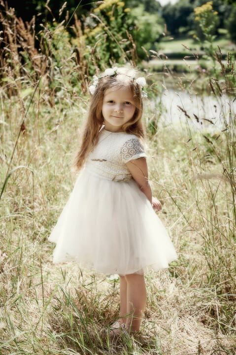 Petite fée des champs Photo d'enfant en exterieur, dans le pré, Bretagne