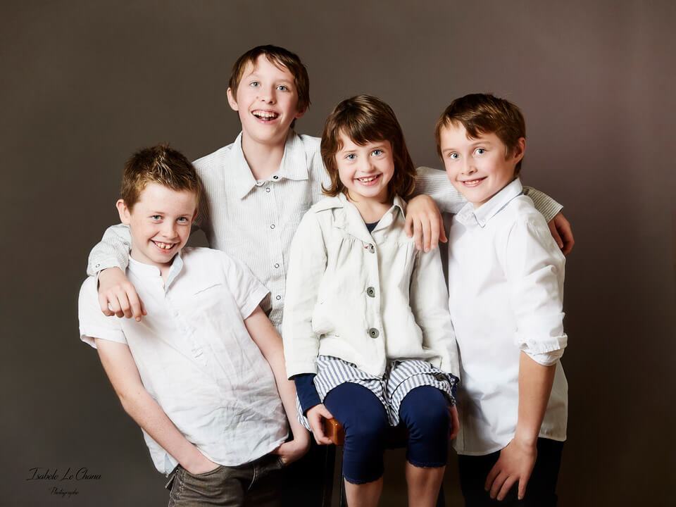 Portrait d'une joyeuse fraterie Portrait d'une fraterie en studio