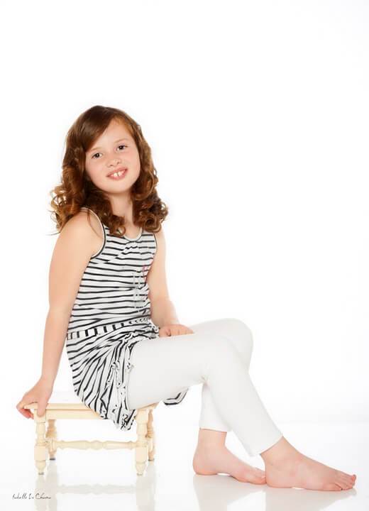 Photo d'enfant en studio Photographie d'enfant en studio, fond blanc, 22