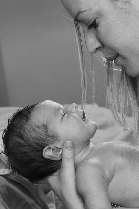 Maman et son nouveau-né Photo de naissance avec maman
